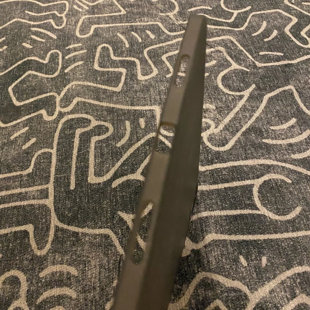 iPad pro case 11 frosted black like new